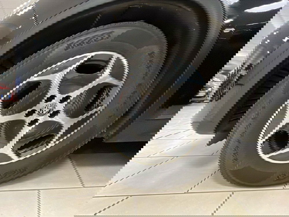 Alfa Romeo Stelvio usata a Lecce (9)