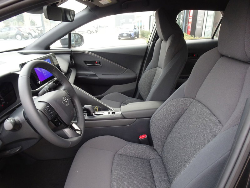 Toyota Toyota C-HR nuova a Treviso (10)