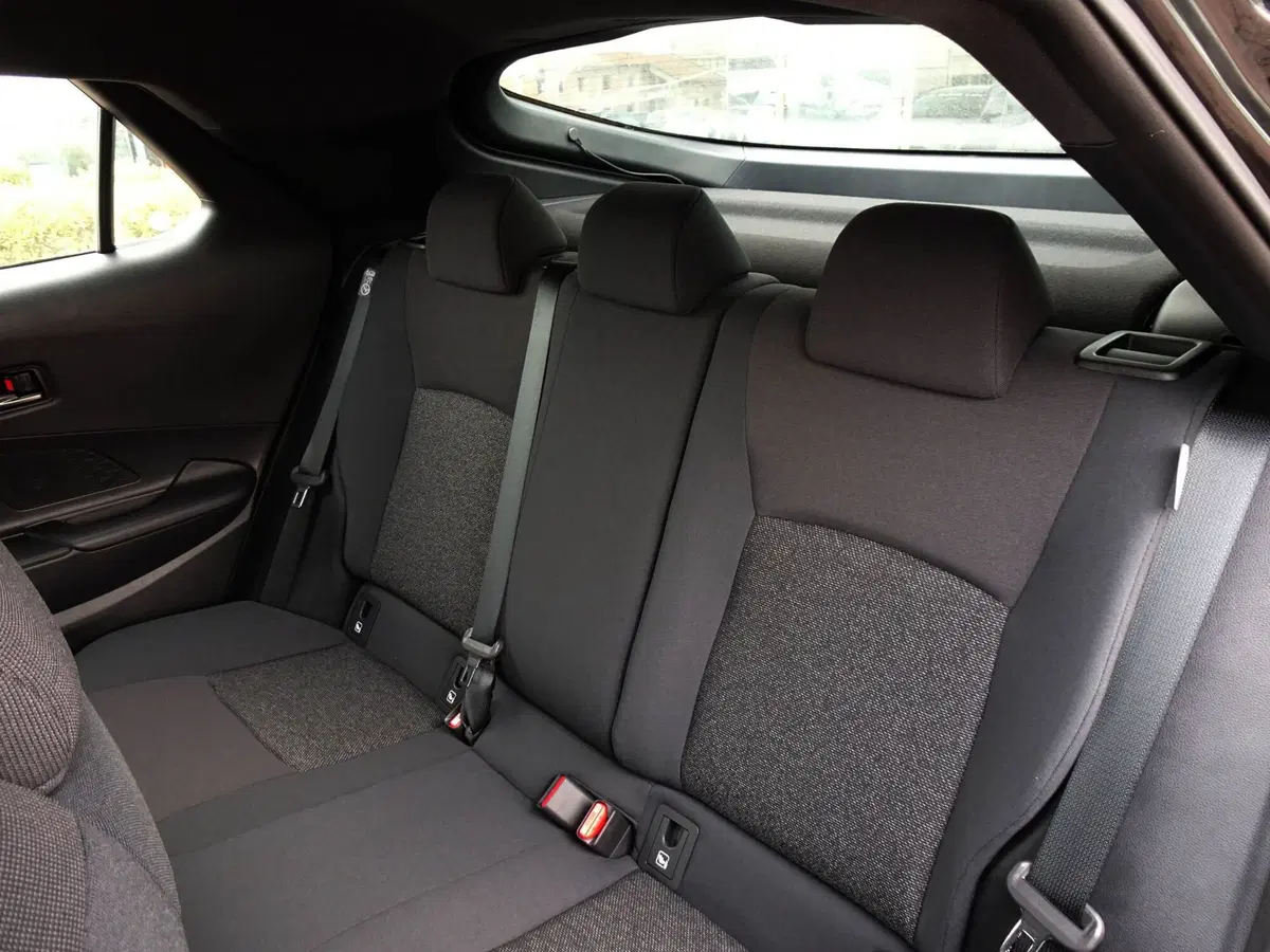 Toyota Toyota C-HR nuova a Treviso (12)
