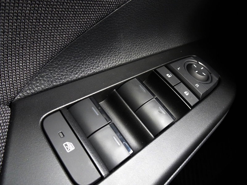 Toyota Toyota C-HR nuova a Treviso (16)