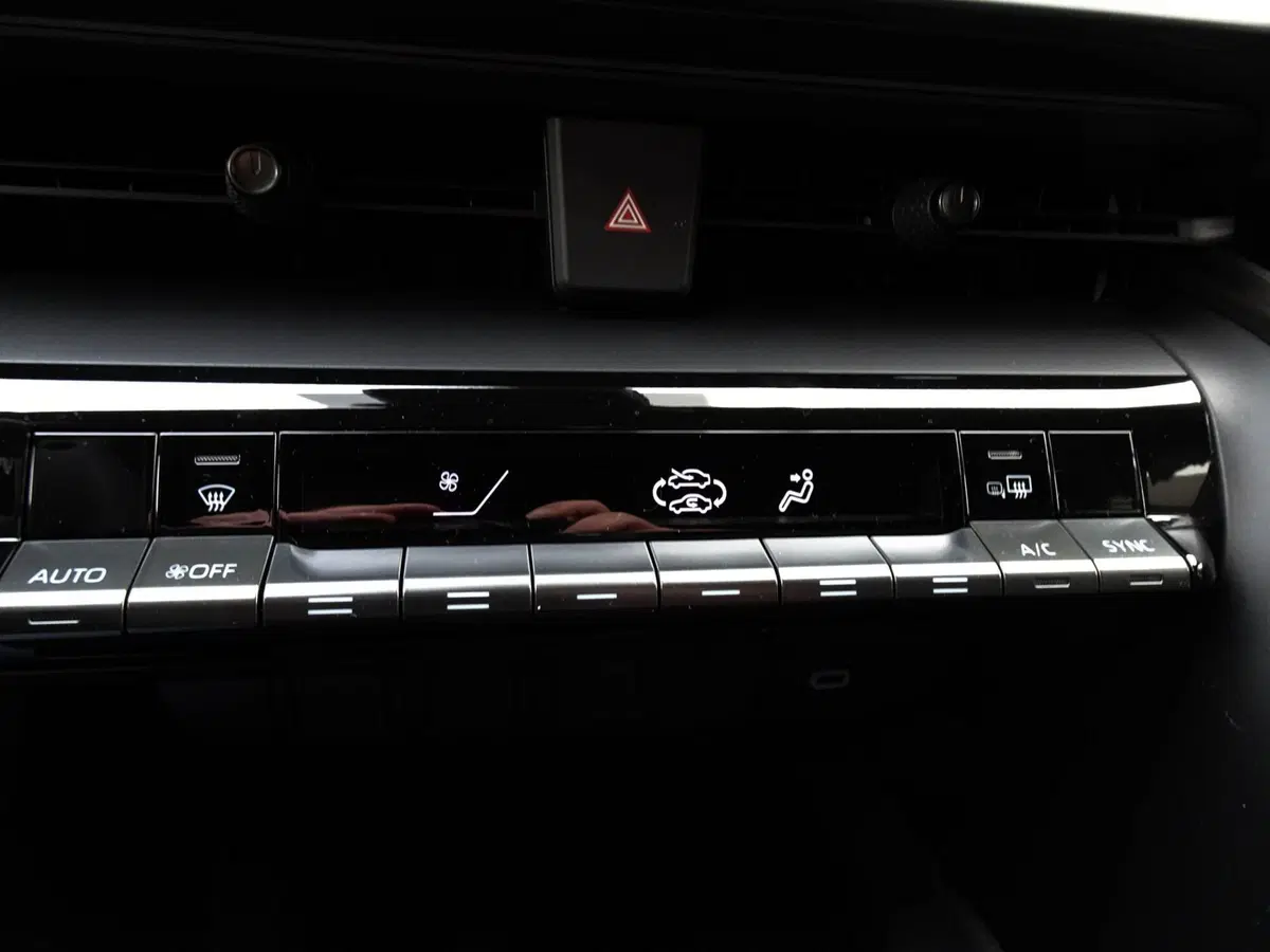 Toyota Toyota C-HR nuova a Treviso (18)