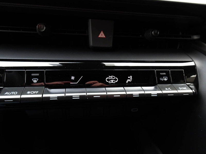 Toyota Toyota C-HR nuova a Treviso (18)