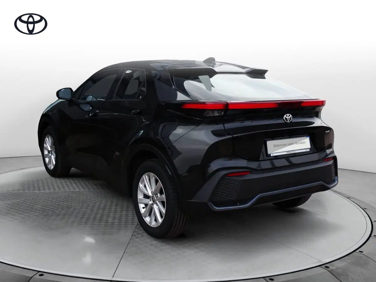 Toyota Toyota C-HR nuova a Treviso (5)