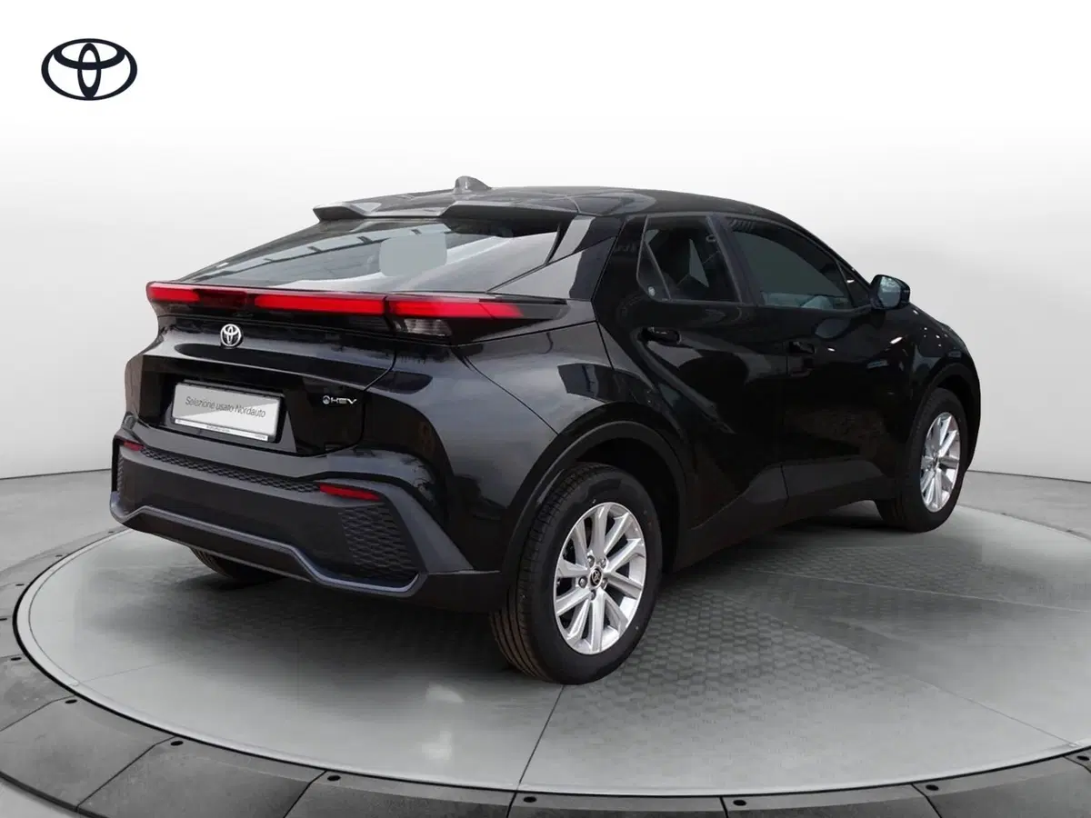 Toyota Toyota C-HR nuova a Treviso (7)