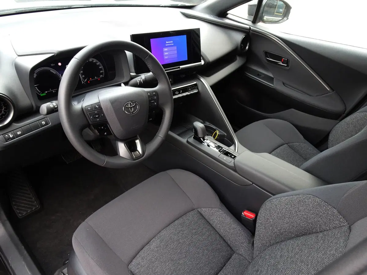 Toyota Toyota C-HR nuova a Treviso (9)