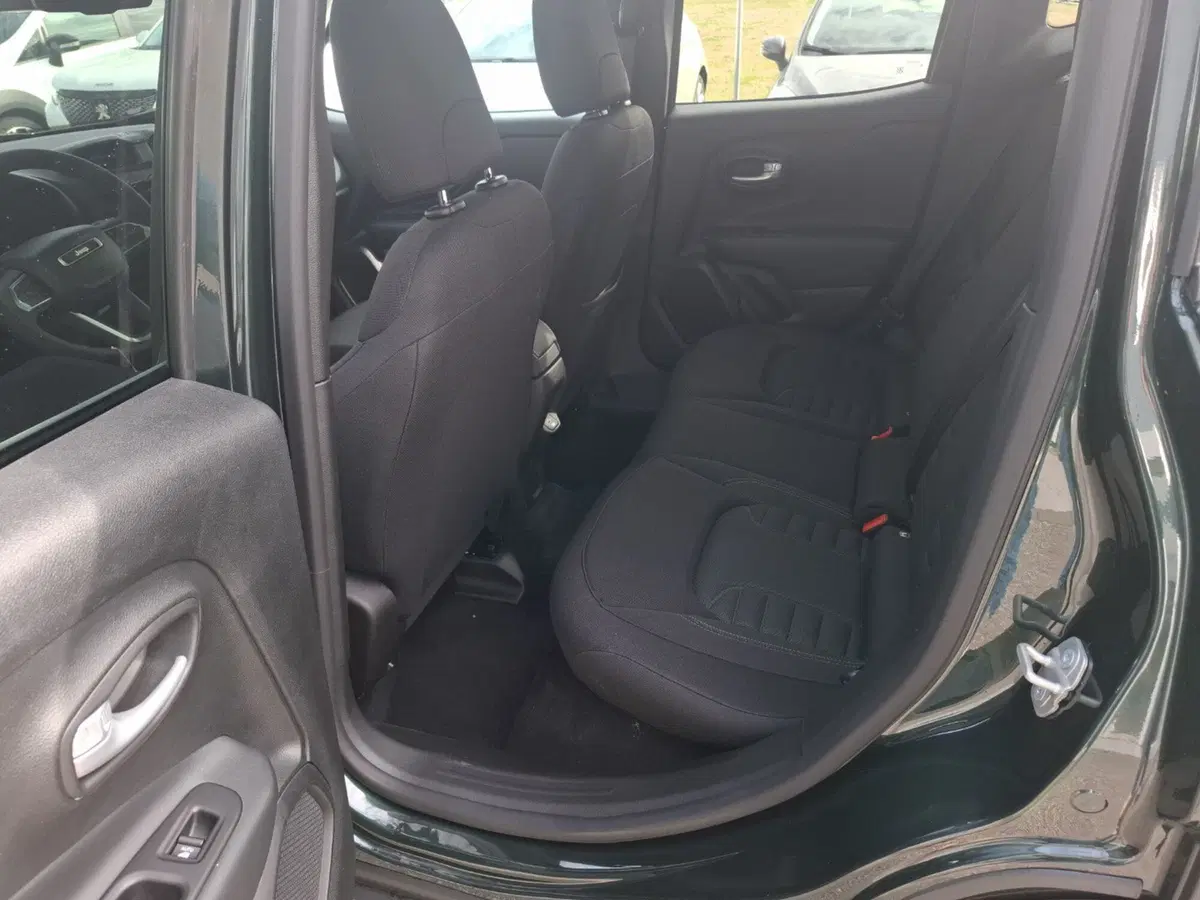 Jeep Renegade nuova a Ancona (19)
