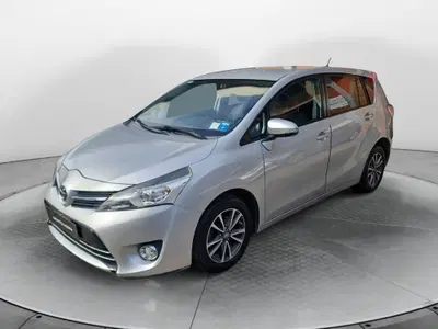 Toyota Verso 1.6 D-4D Active 7 posti del 2014 usata a Imola