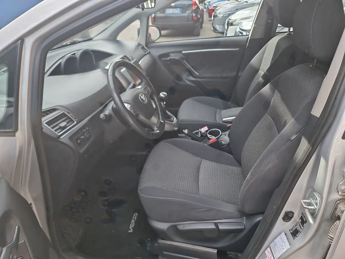 Toyota Verso usata a Bologna (8)
