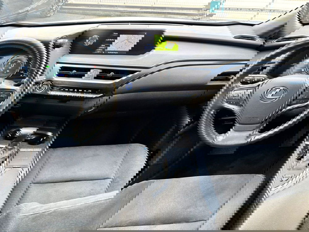 Lexus UX usata a Modena (10)