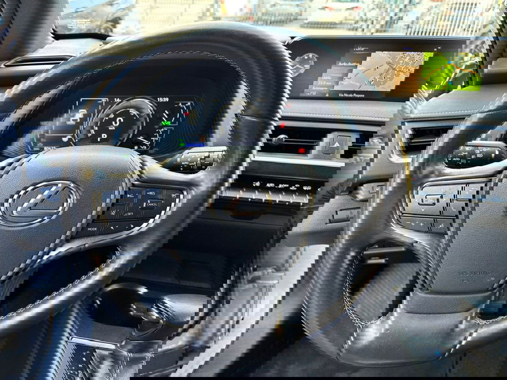 Lexus UX usata a Modena (11)