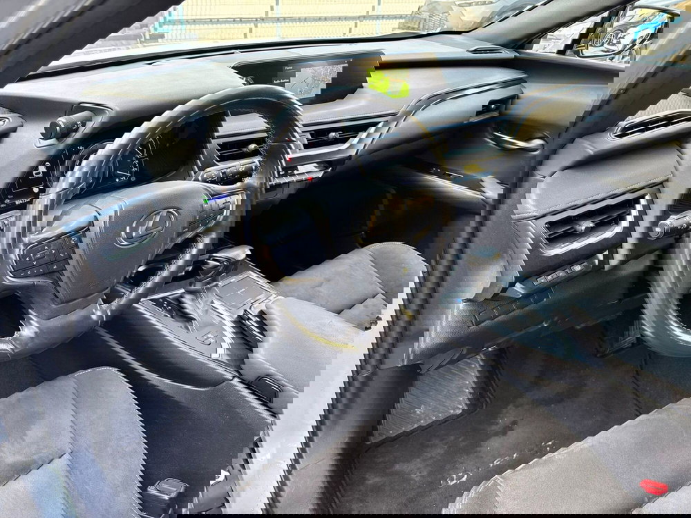 Lexus UX usata a Modena (14)