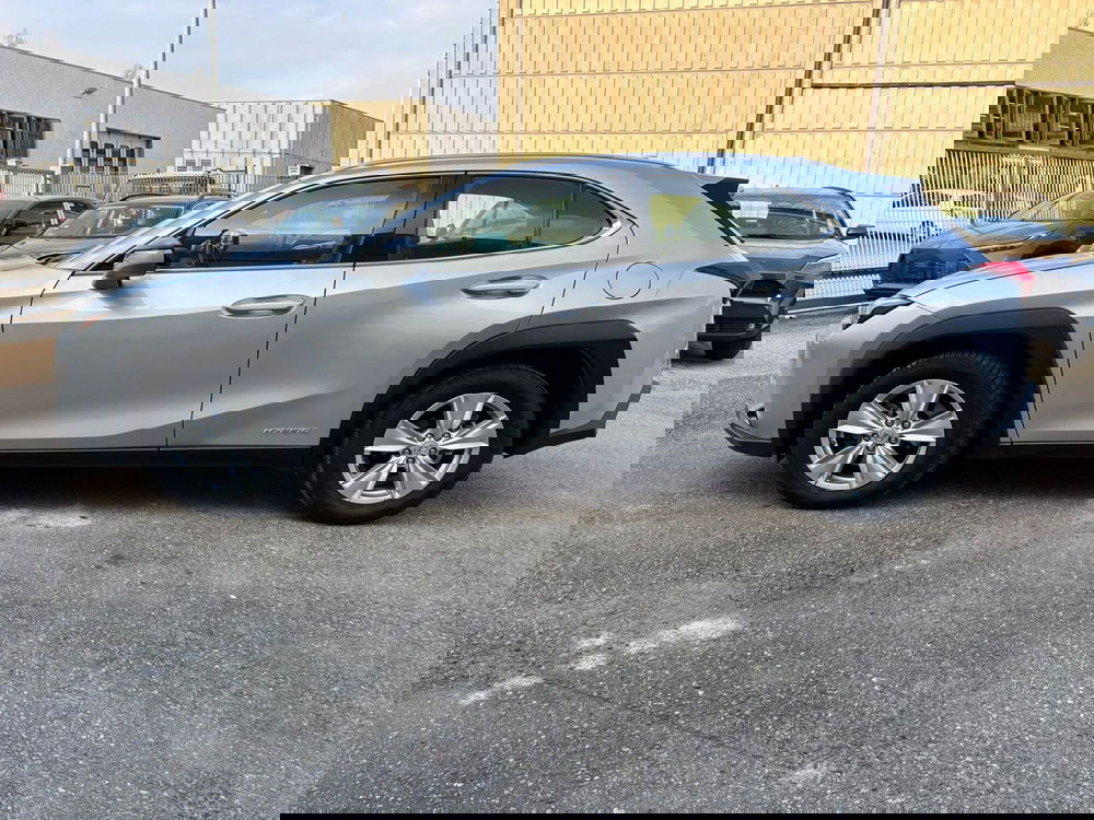 Lexus UX usata a Modena (4)