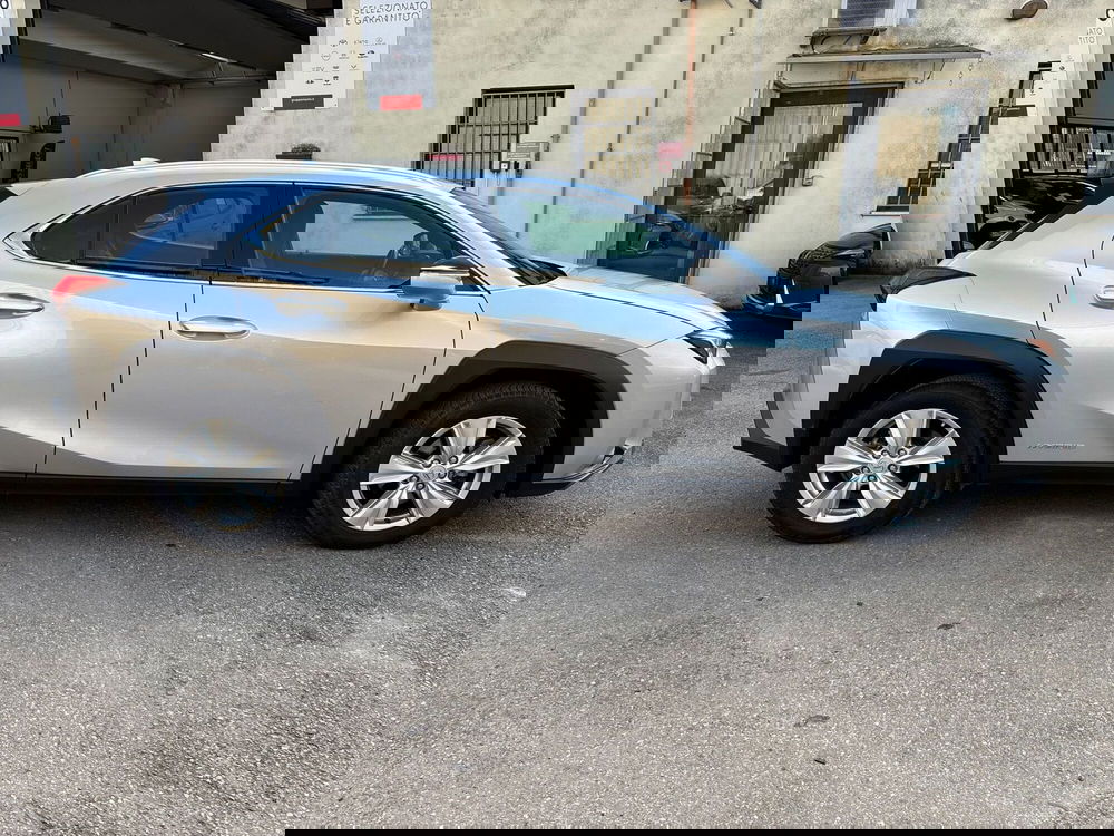 Lexus UX usata a Modena (5)