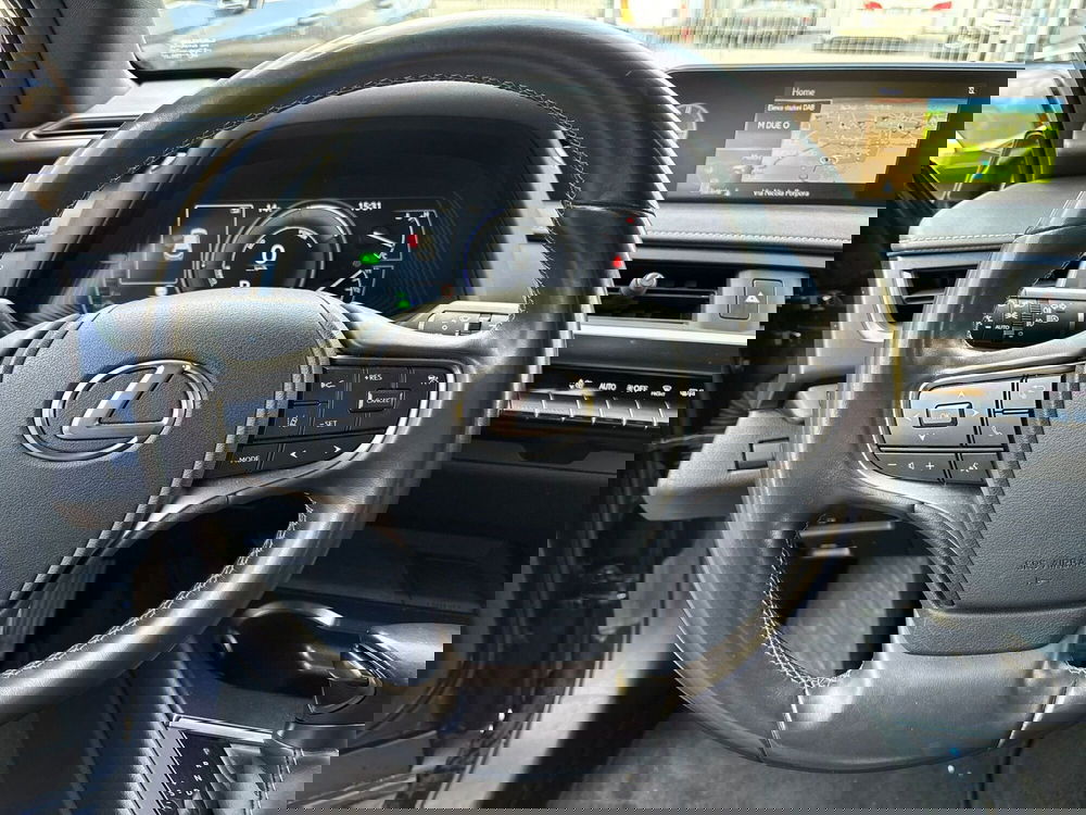 Lexus UX usata a Modena (10)