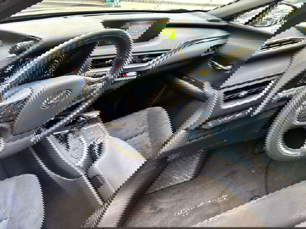 Lexus UX usata a Modena (11)