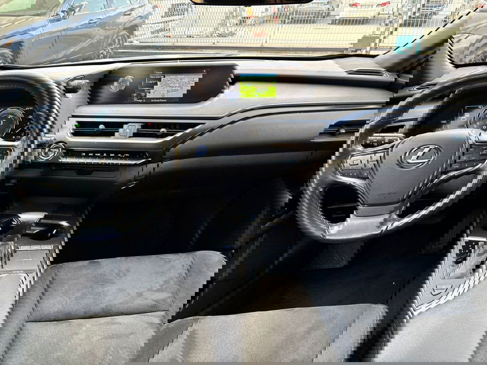Lexus UX usata a Modena (14)
