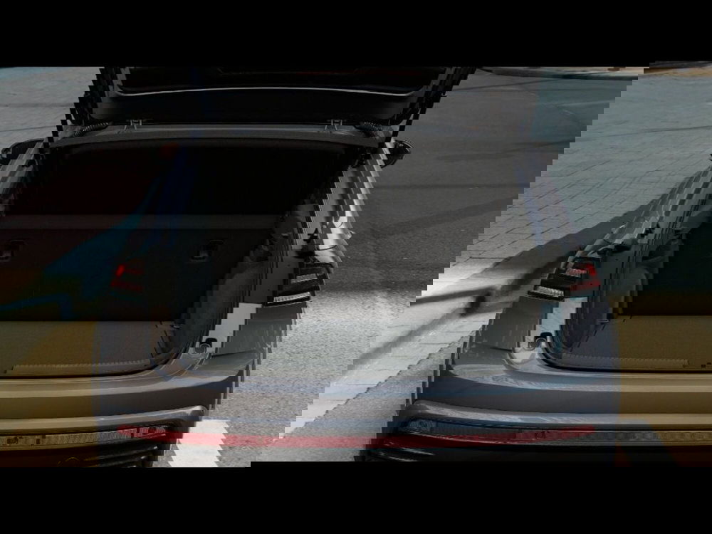 Volkswagen Taigo nuova a Livorno (9)