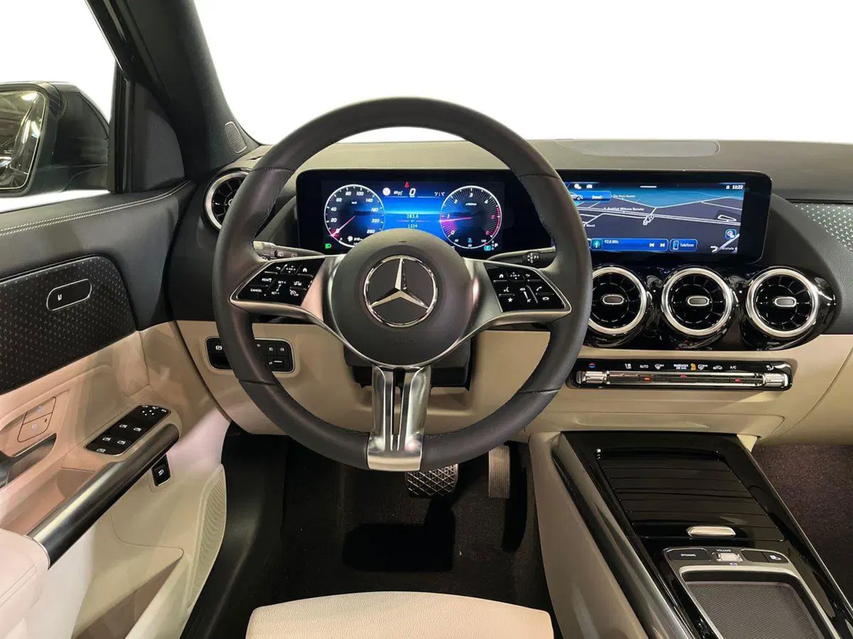 Mercedes-Benz GLA SUV usata a Milano (11)