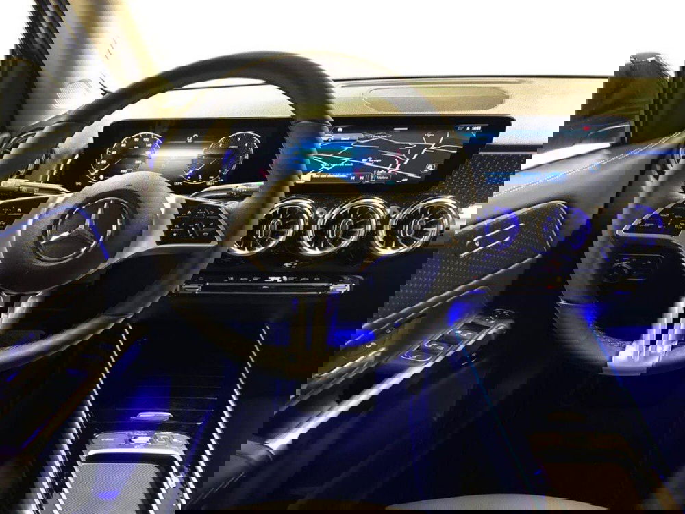 Mercedes-Benz GLB nuova a Macerata (11)