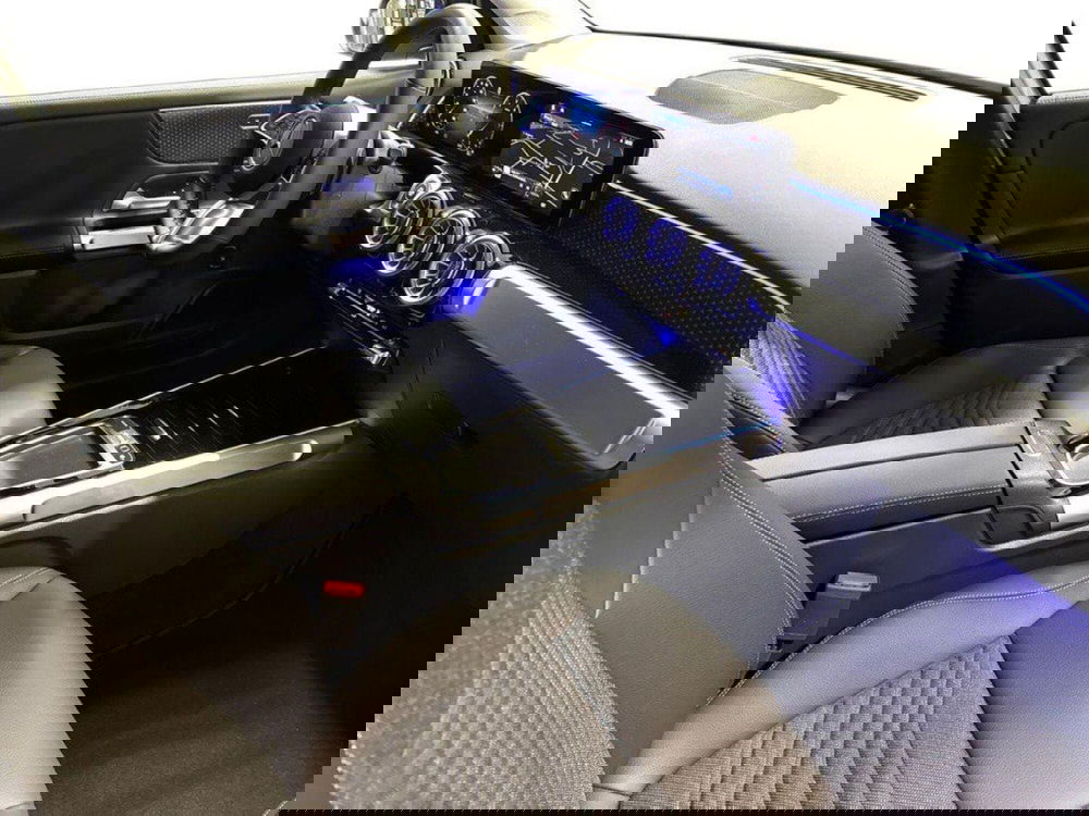 Mercedes-Benz GLB nuova a Macerata (12)