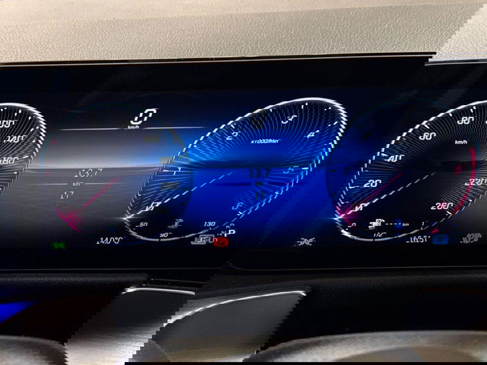 Mercedes-Benz GLB nuova a Macerata (9)