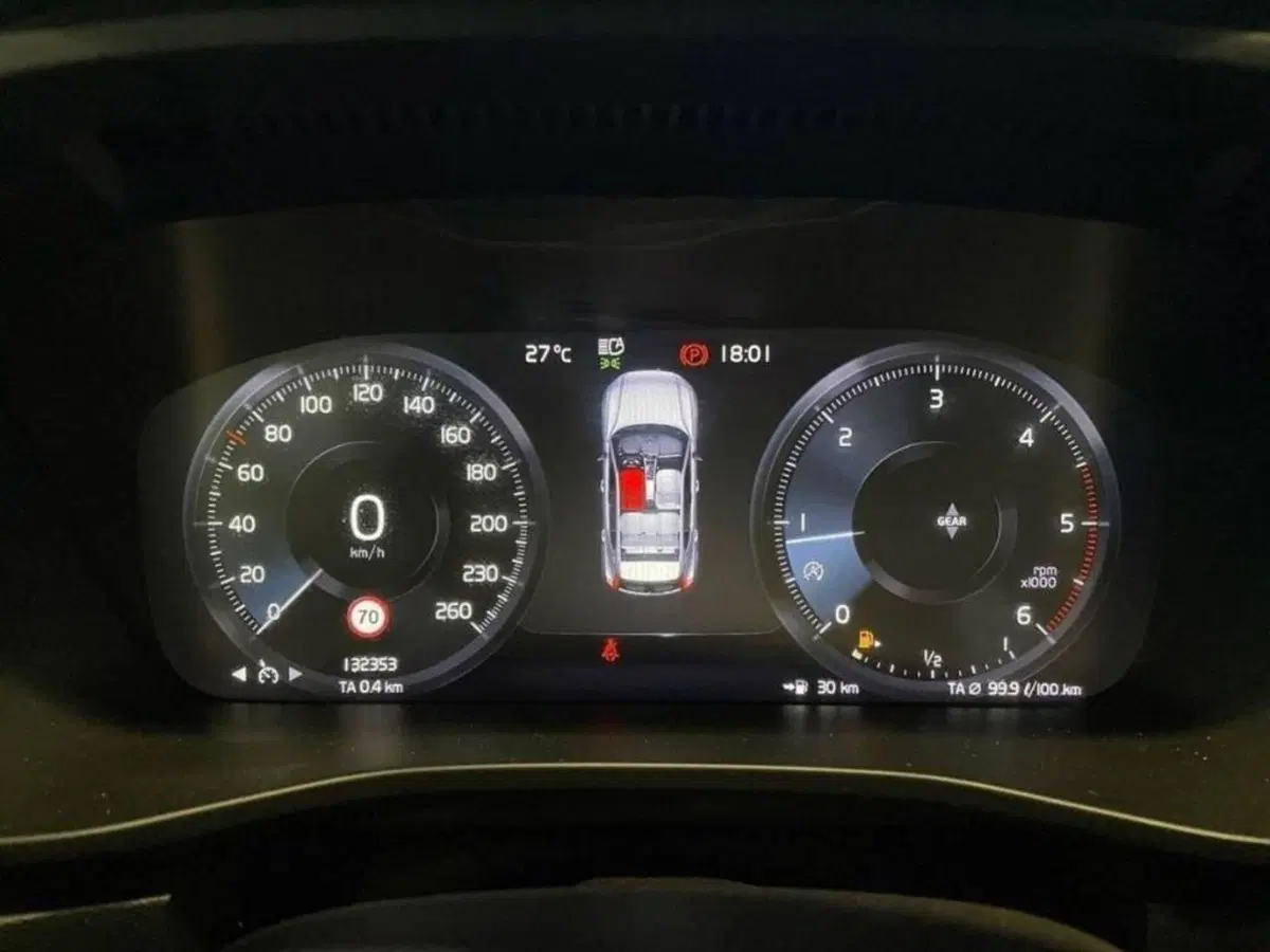 Volvo XC40 usata a Macerata (14)