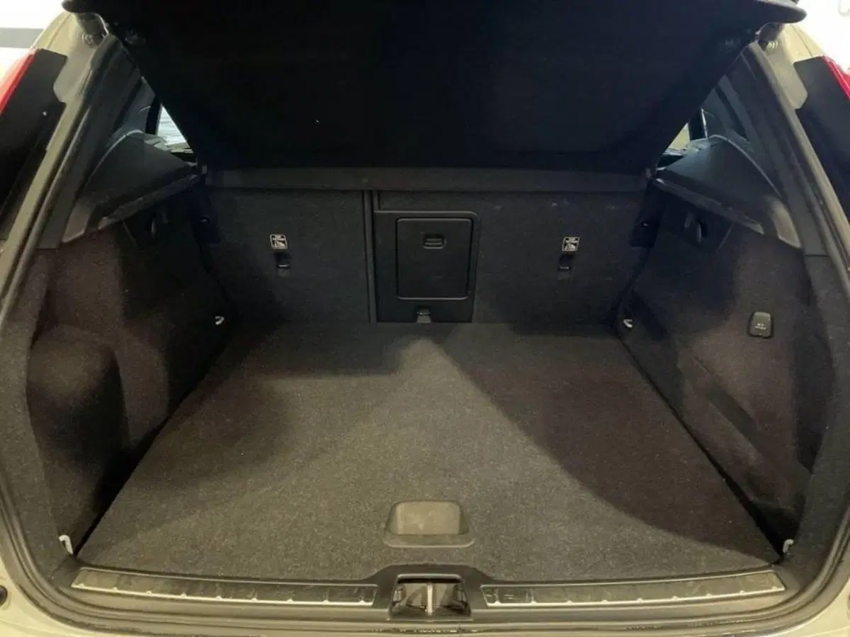 Volvo XC40 usata a Macerata (7)