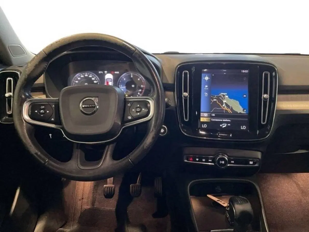 Volvo XC40 usata a Macerata (9)