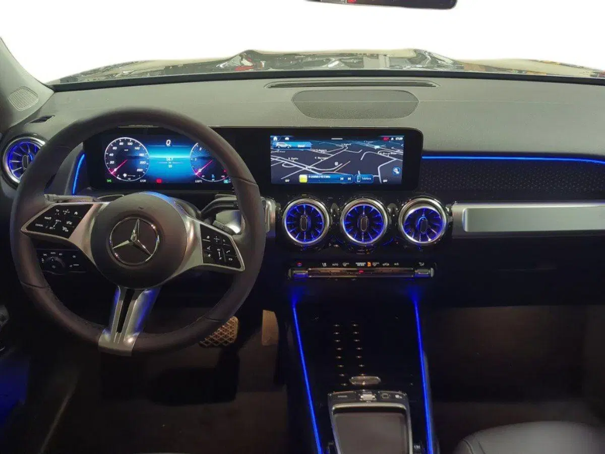 Mercedes-Benz GLB nuova a Macerata (10)