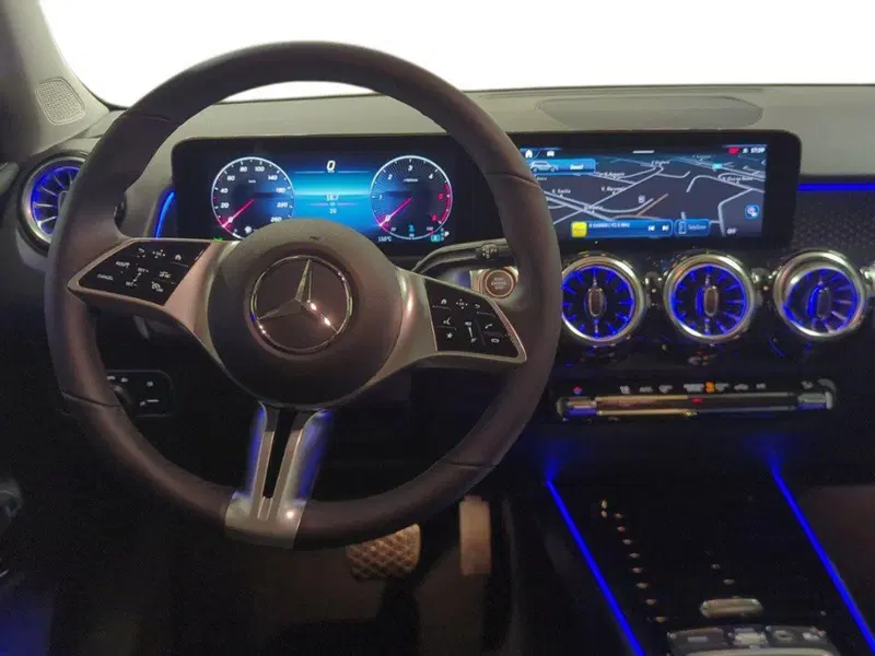 Mercedes-Benz GLB nuova a Macerata (11)