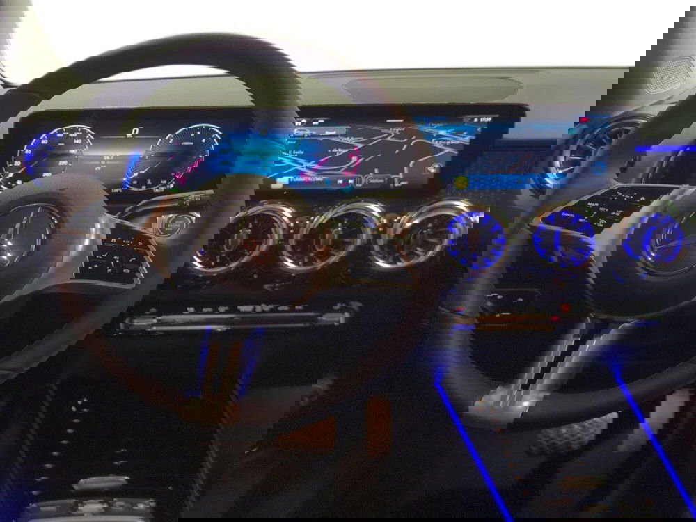 Mercedes-Benz GLB nuova a Macerata (11)