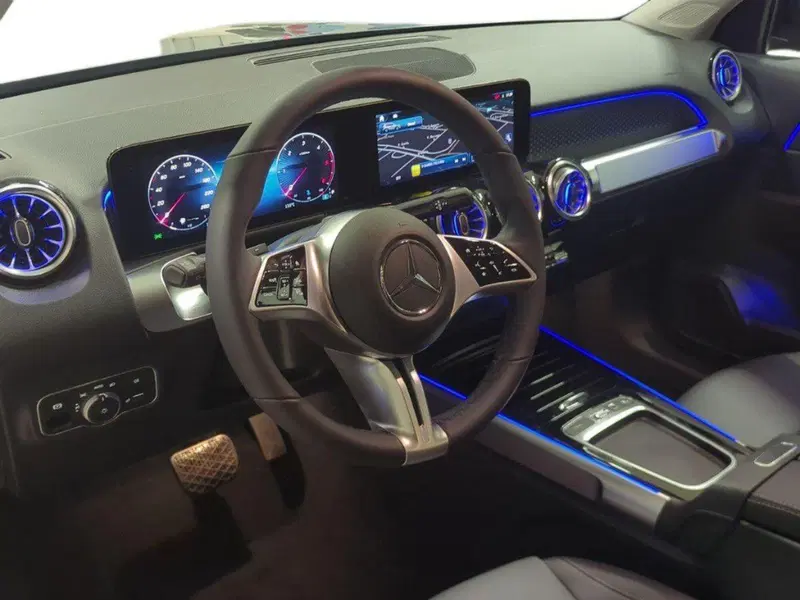Mercedes-Benz GLB nuova a Macerata (12)