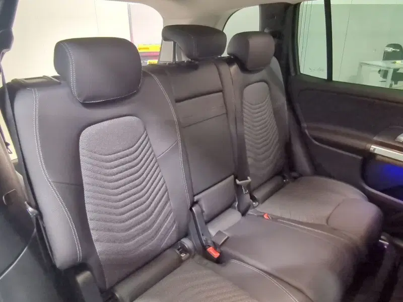 Mercedes-Benz GLB nuova a Macerata (13)