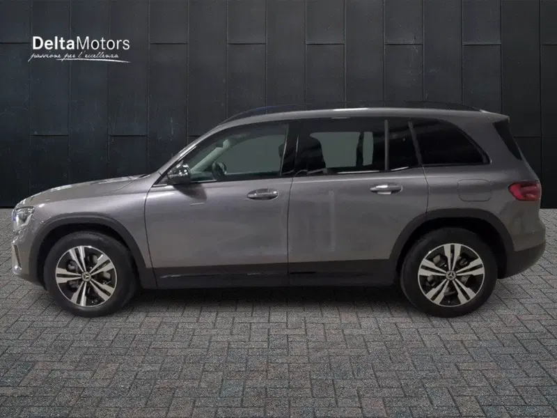 Mercedes-Benz GLB nuova a Macerata (2)