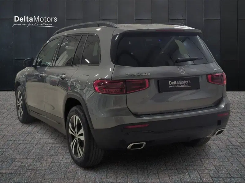 Mercedes-Benz GLB nuova a Macerata (3)