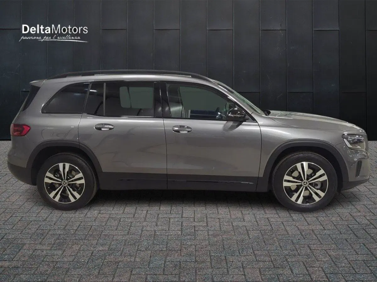 Mercedes-Benz GLB nuova a Macerata (5)