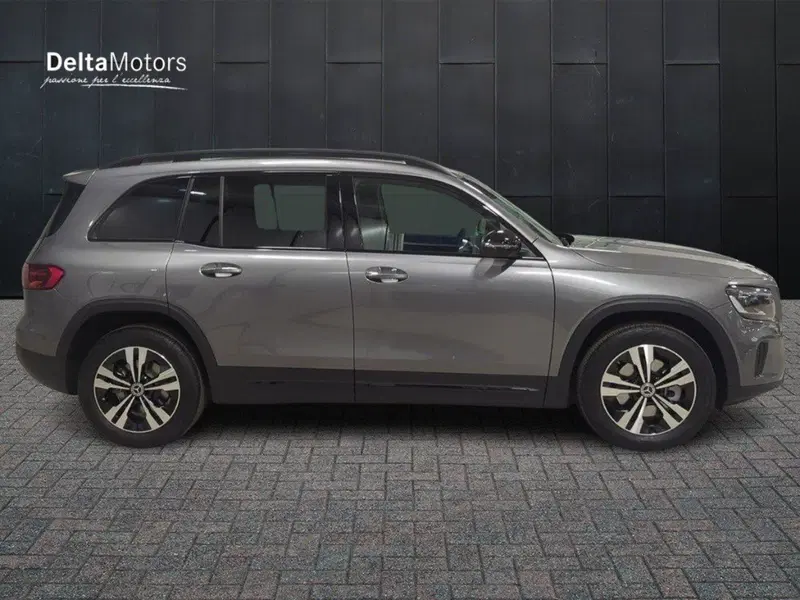Mercedes-Benz GLB nuova a Macerata (5)