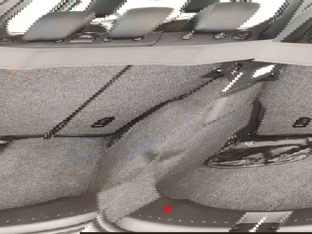 Lancia Ypsilon usata a Massa-Carrara (16)