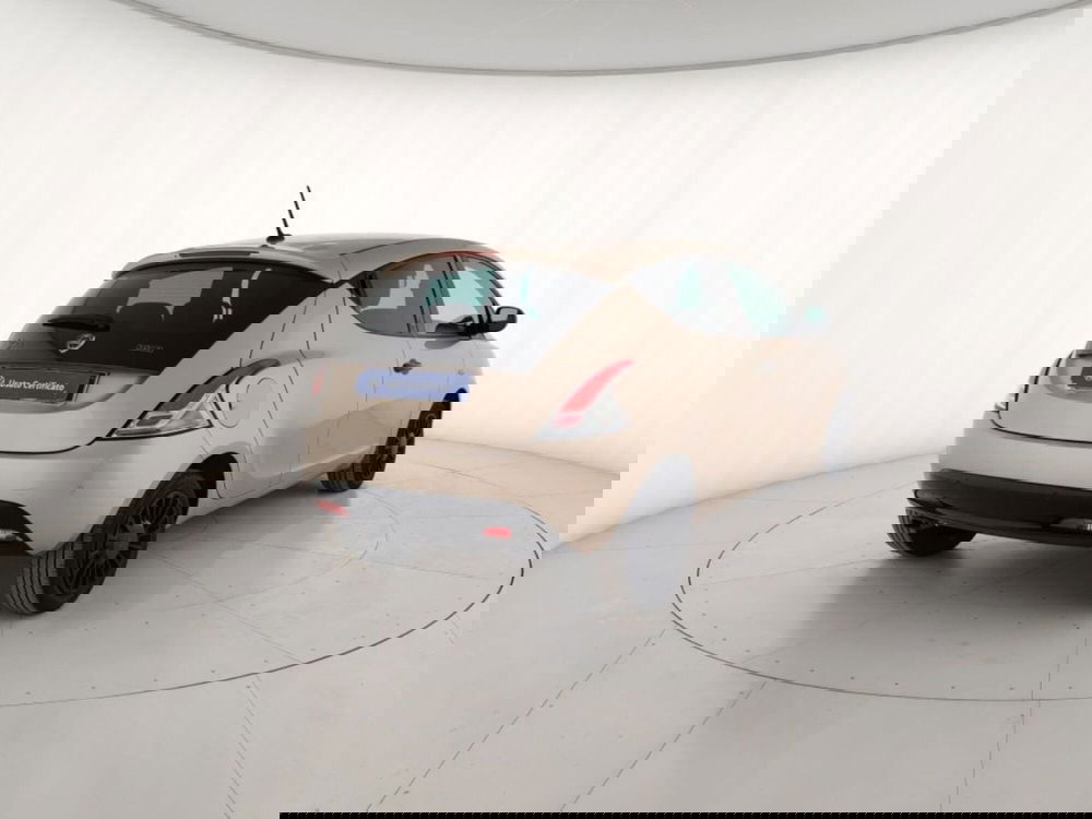 Lancia Ypsilon usata a Massa-Carrara (3)