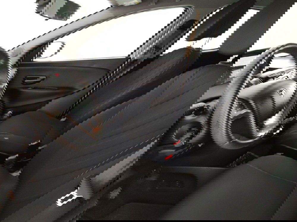 Lancia Ypsilon usata a Massa-Carrara (7)