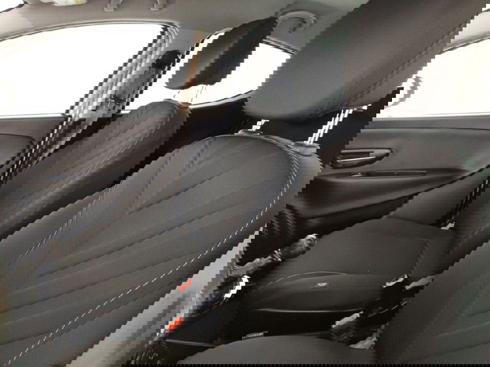 Lancia Ypsilon usata a Massa-Carrara (9)