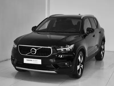 Volvo XC40 T3 Momentum Pro del 2021 usata a Prato