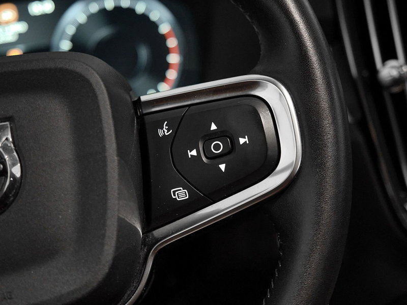 Volvo XC40 usata a Prato (9)