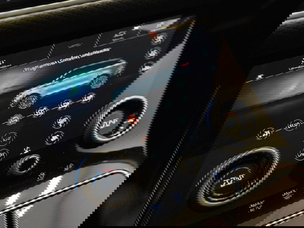 Land Rover Range Rover Velar usata a Savona (13)