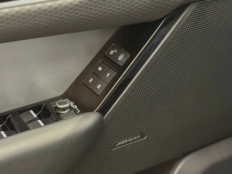 Land Rover Range Rover Velar usata a Savona (16)