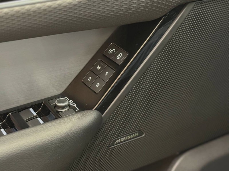 Land Rover Range Rover Velar usata a Savona (16)