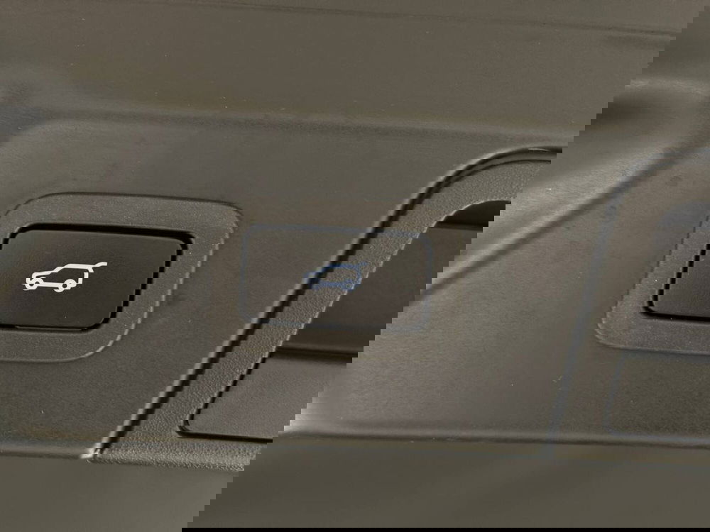 Land Rover Range Rover Velar usata a Savona (18)