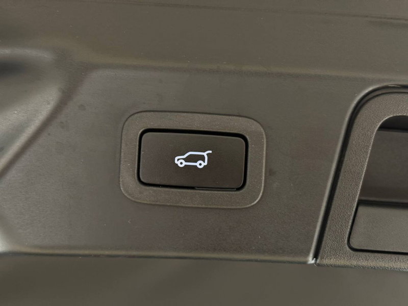 Land Rover Range Rover Velar usata a Savona (18)