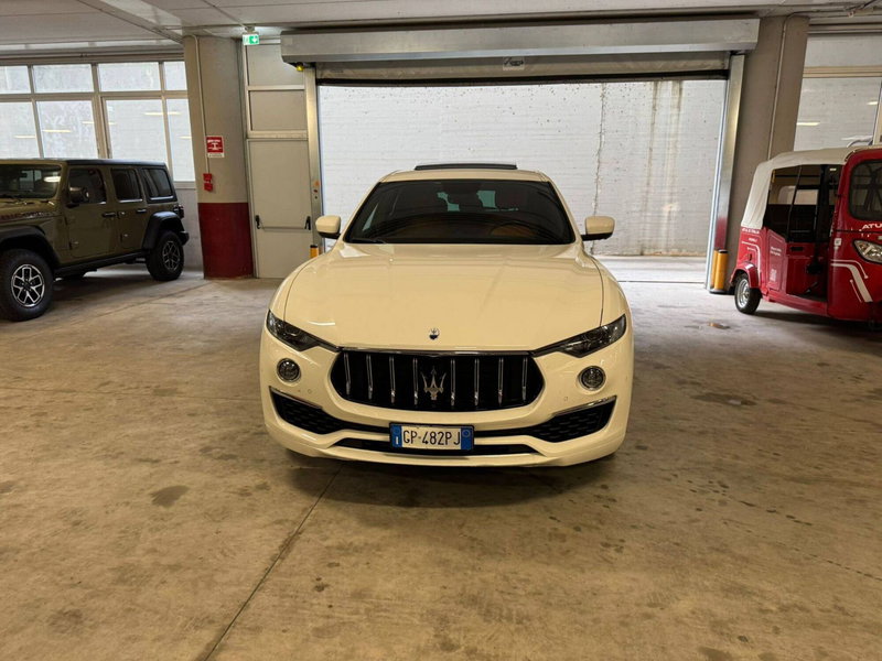 Maserati Levante usata a Salerno (11)