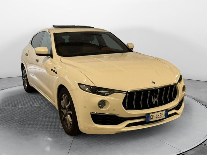 Maserati Levante usata a Salerno (2)